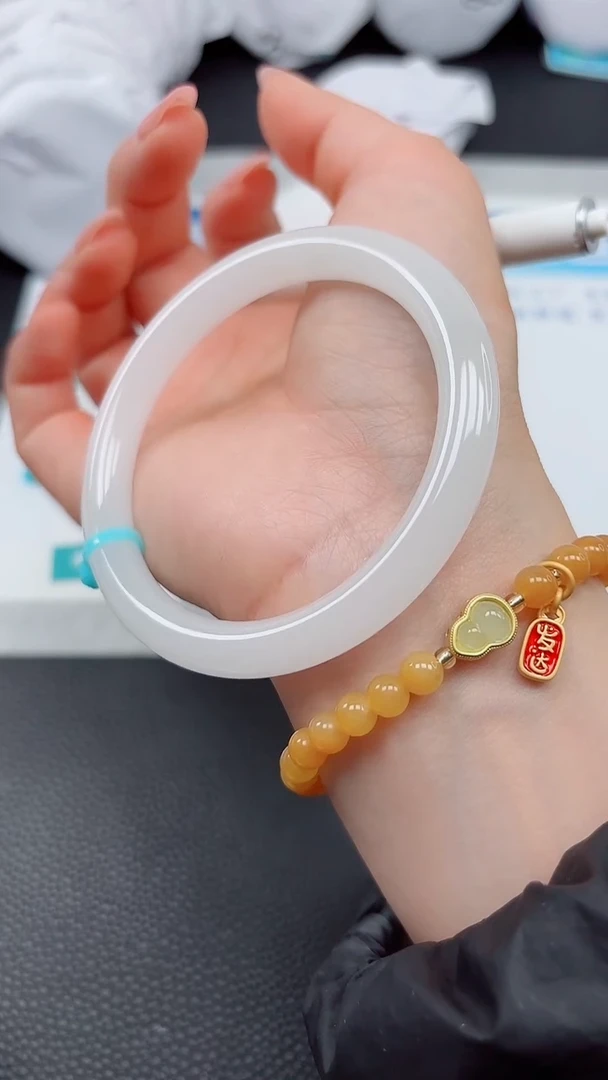 【闪购商品】石英质玉手镯未镶嵌A201