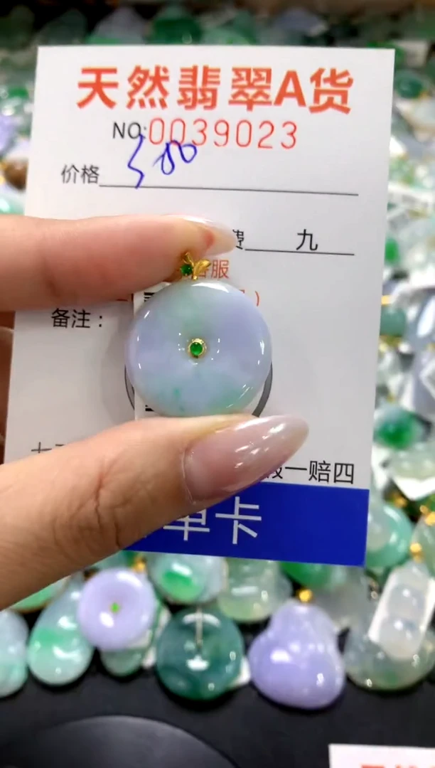 颈饰18K金镶嵌翡翠1111111111111111