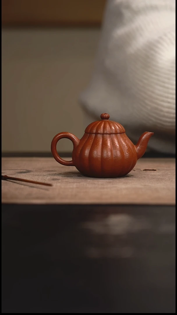 【闪购商品】紫砂茶壶筋纹梨形壶粗砂朱泥85cc