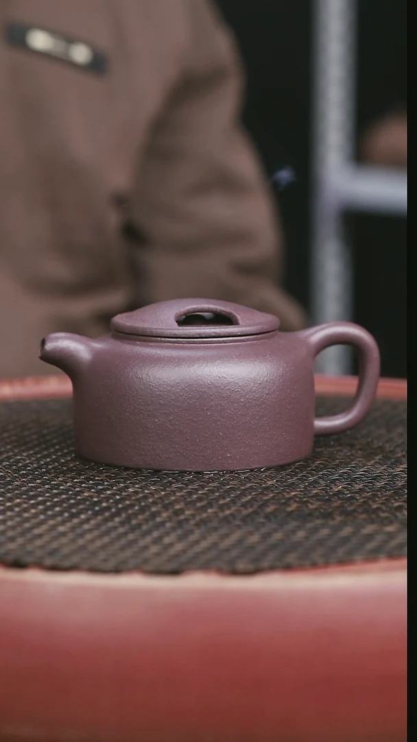 茶壶紫砂壶*天青牛盖莲子180CC