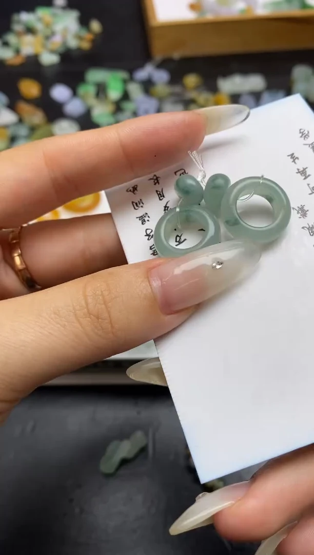 定制翡翠未镶嵌翡翠毛货~