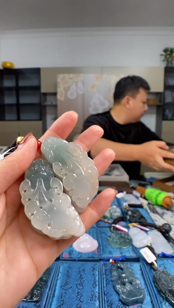 颈饰未镶嵌翡翠 多样性发其一