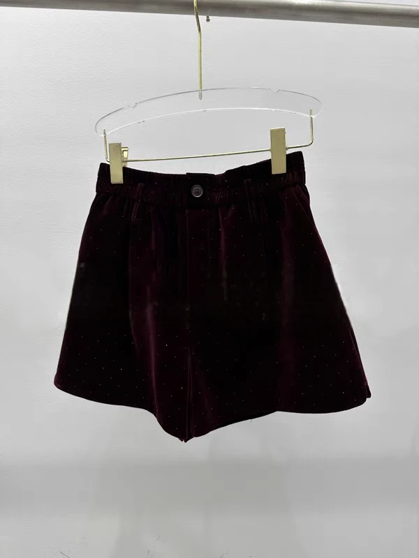 感烫钻丝绒短裤松紧腰 显瘦靴裤时尚设计