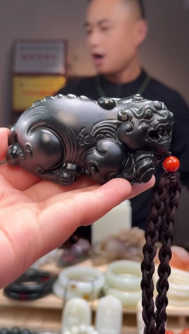 颈饰未镶嵌和田玉吊坠