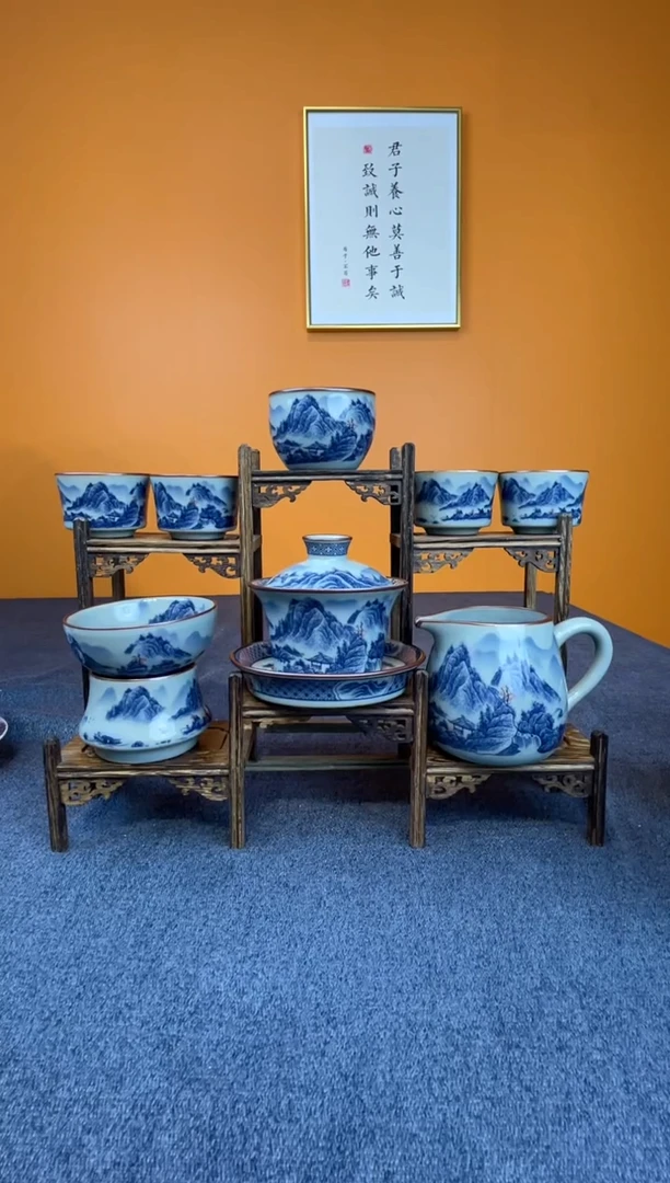 ✔釉里红八件套礼盒装