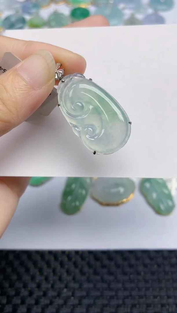 翡翠18K金镶嵌颈饰天然A货翡翠