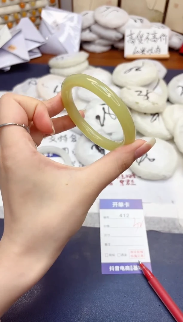 石英质玉手镯未镶嵌412-美人条晴水-圈口56