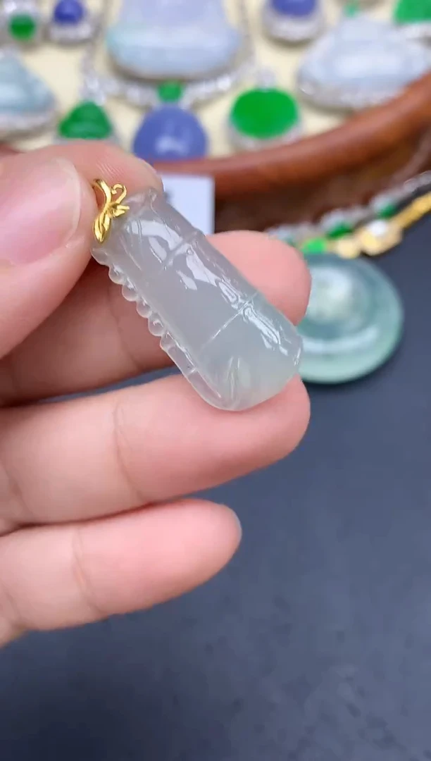 颈饰18K金镶嵌翡翠240-中国好珍宝