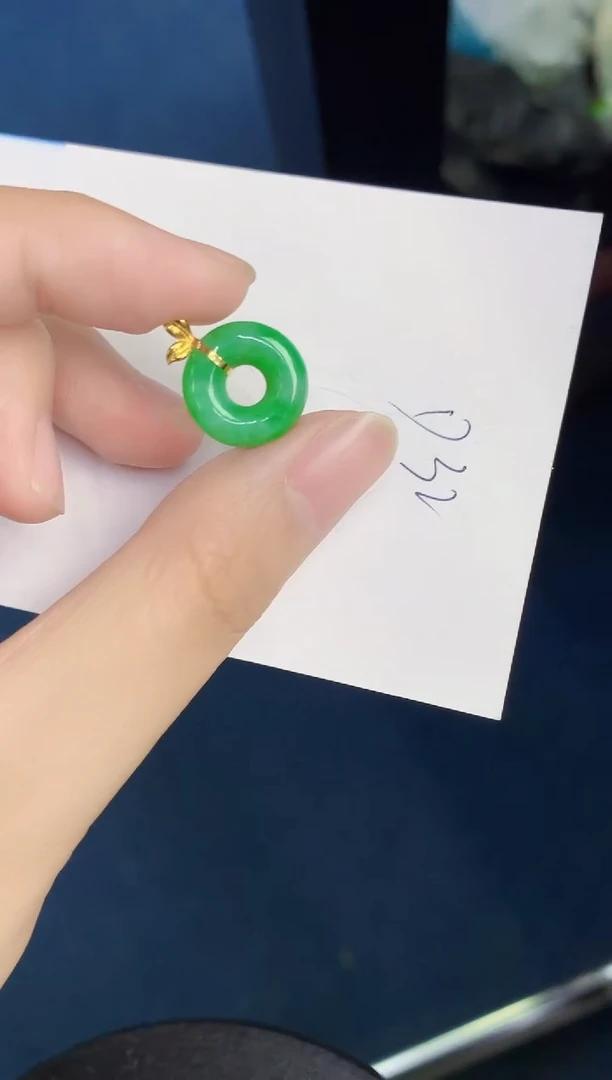 翡翠18K金镶嵌颈饰天然翡翠緬甸A貨