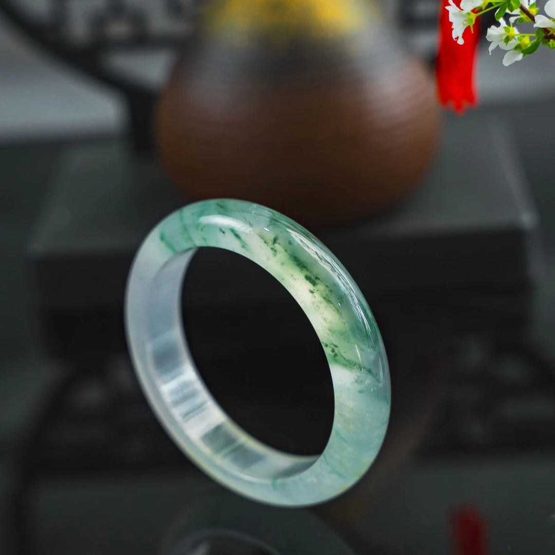 玻璃飘绿花翡翠手镯