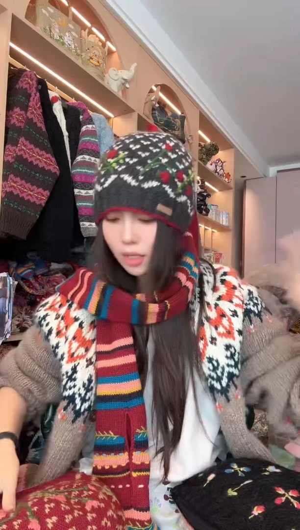 羊毛灰色小丸子帽