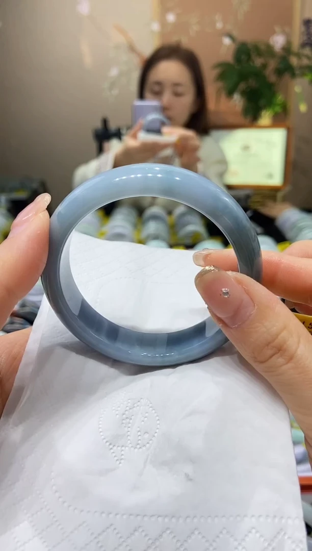 【闪购商品】翡翠手镯未镶嵌56圈口