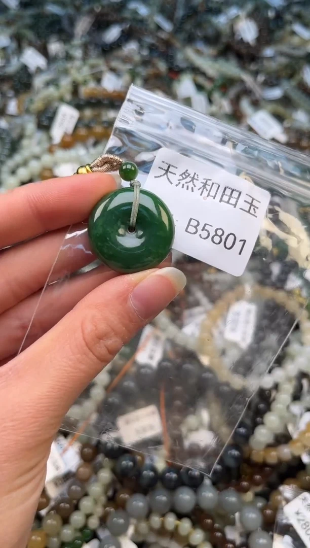 颈饰未镶嵌和田玉1