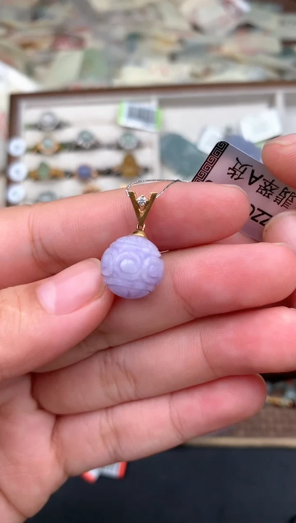 18K金镶嵌挂件翡翠一