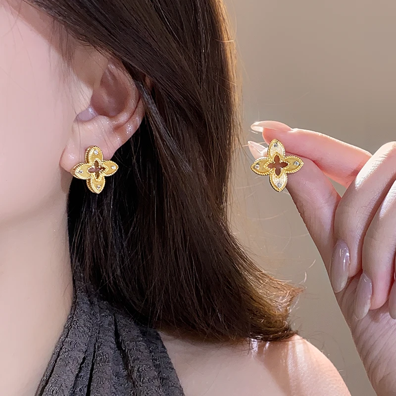 合金耳饰 韩版时尚金色镂空四叶草耳钉女2025年新款爆款轻奢高级
