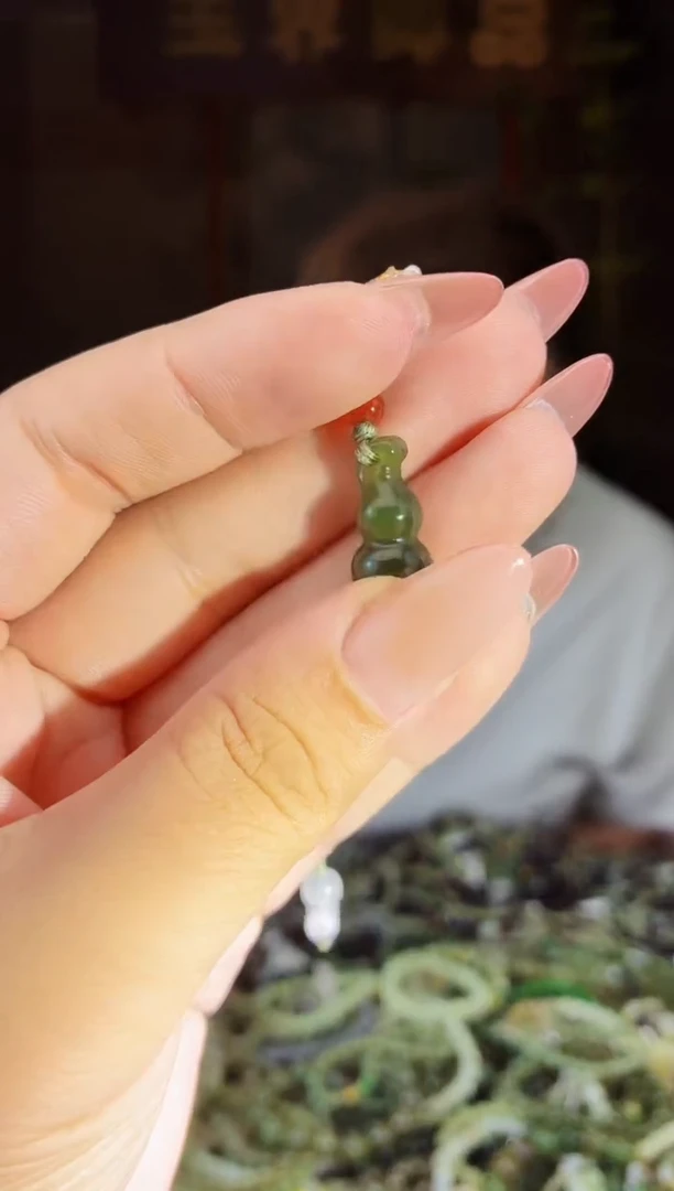 和田玉未镶嵌颈饰拍一发一