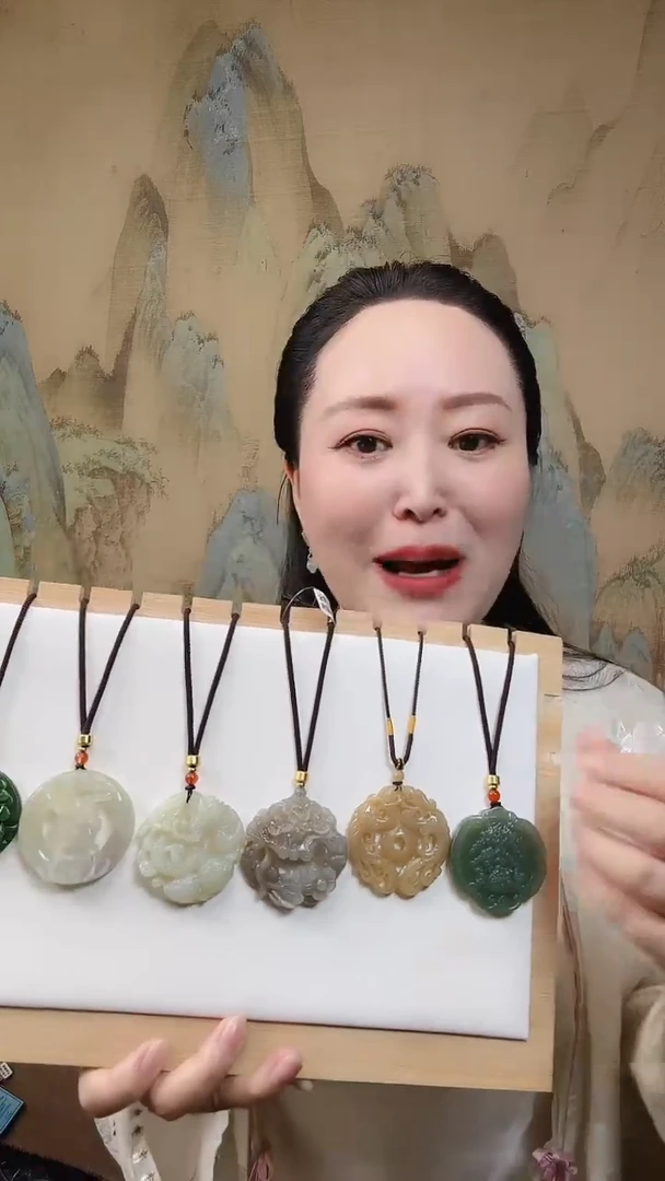 和田玉未镶嵌颈饰.