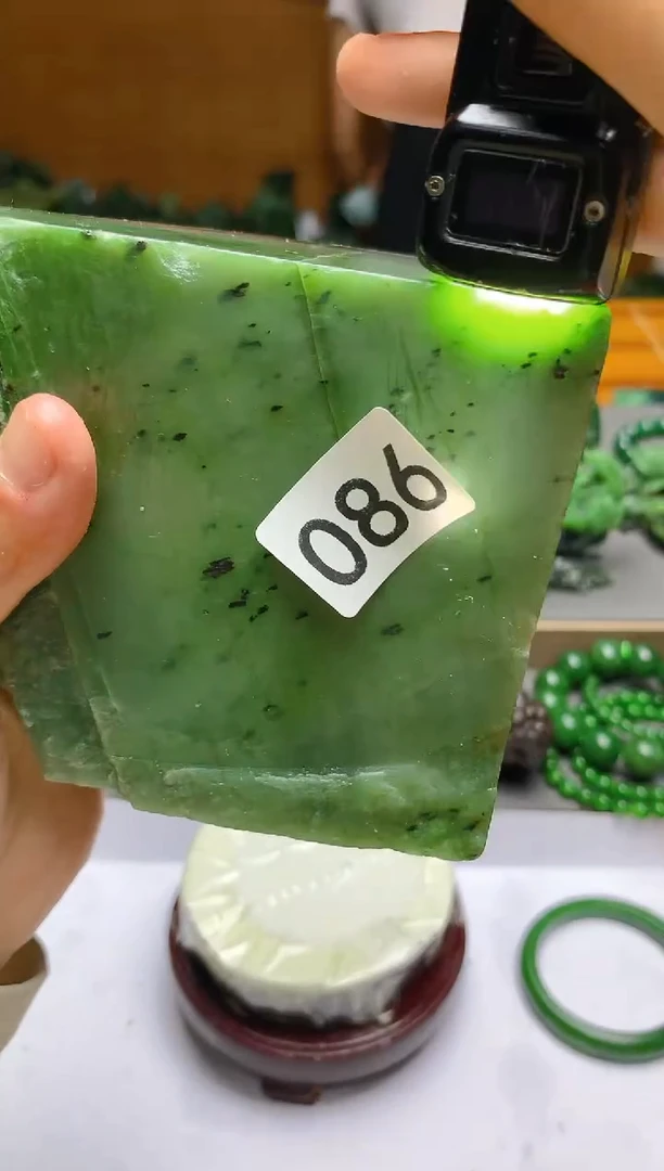 和田玉（碧玉）未镶嵌珠宝半成品86