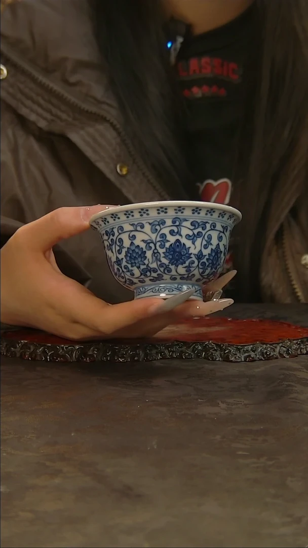 【闪购商品】青花手绘缠枝莲主人杯