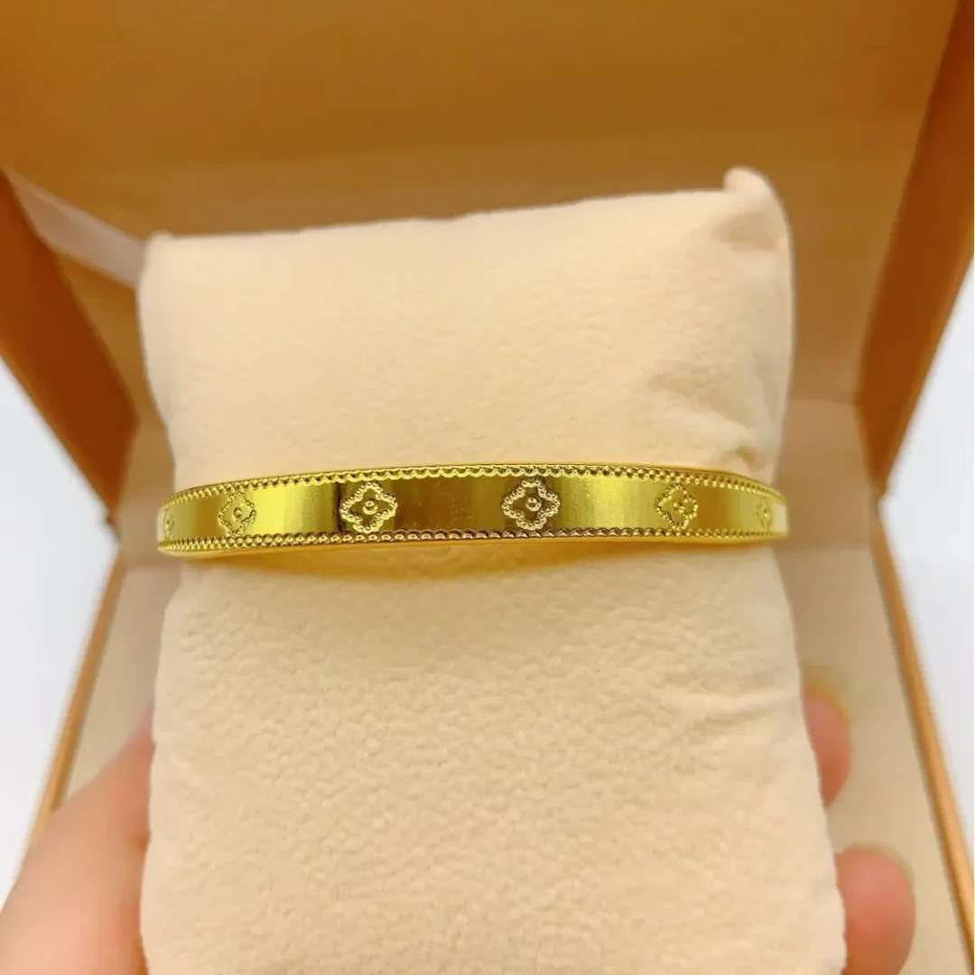 铜合金手镯 精美四叶草可调节手镯不掉色赠礼盒