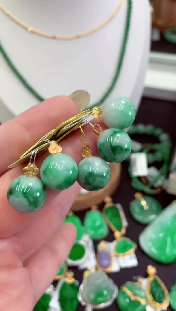 翡翠18K金镶嵌吊坠(不含链)多样性发货其中一件