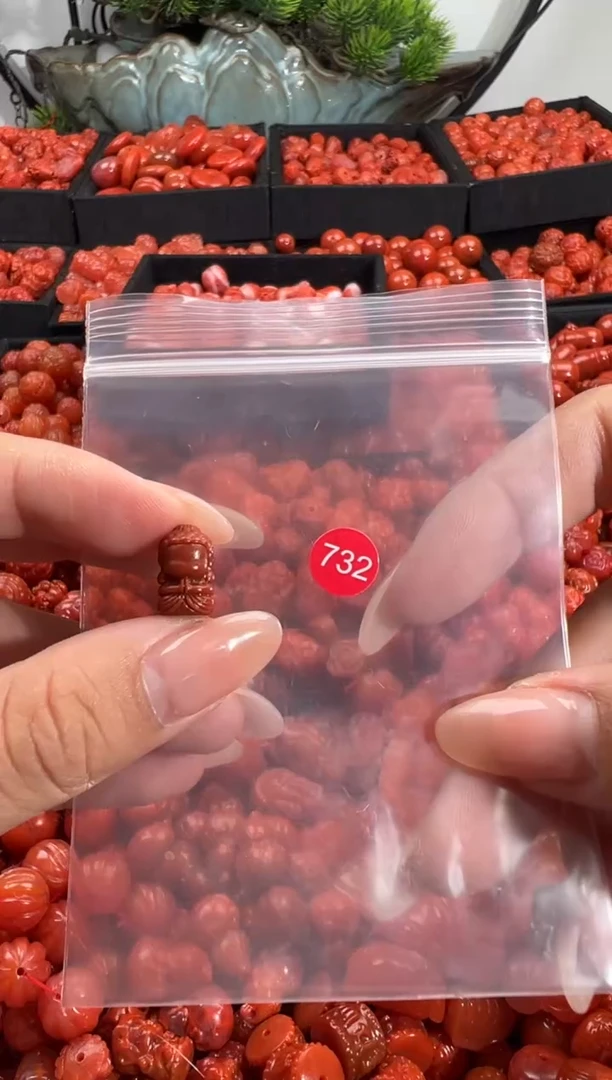 颈饰未镶嵌南红玛瑙1
