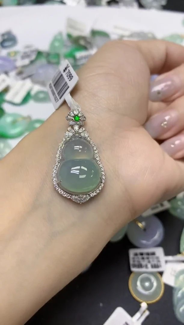 颈饰18K金镶嵌翡翠天然缅甸翡翠A货百元以上9元证书费自理