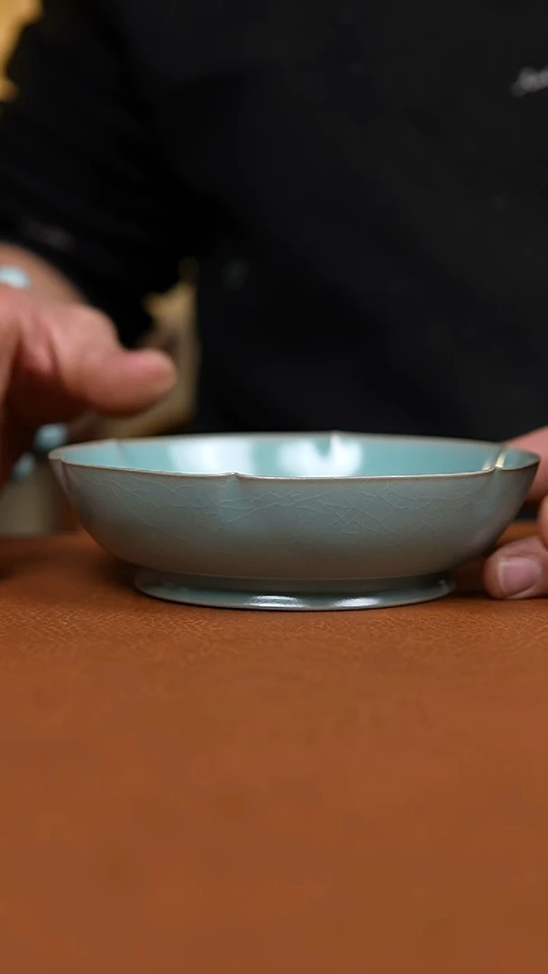 瓷片仿古天青纯手工14.5口葵口盘