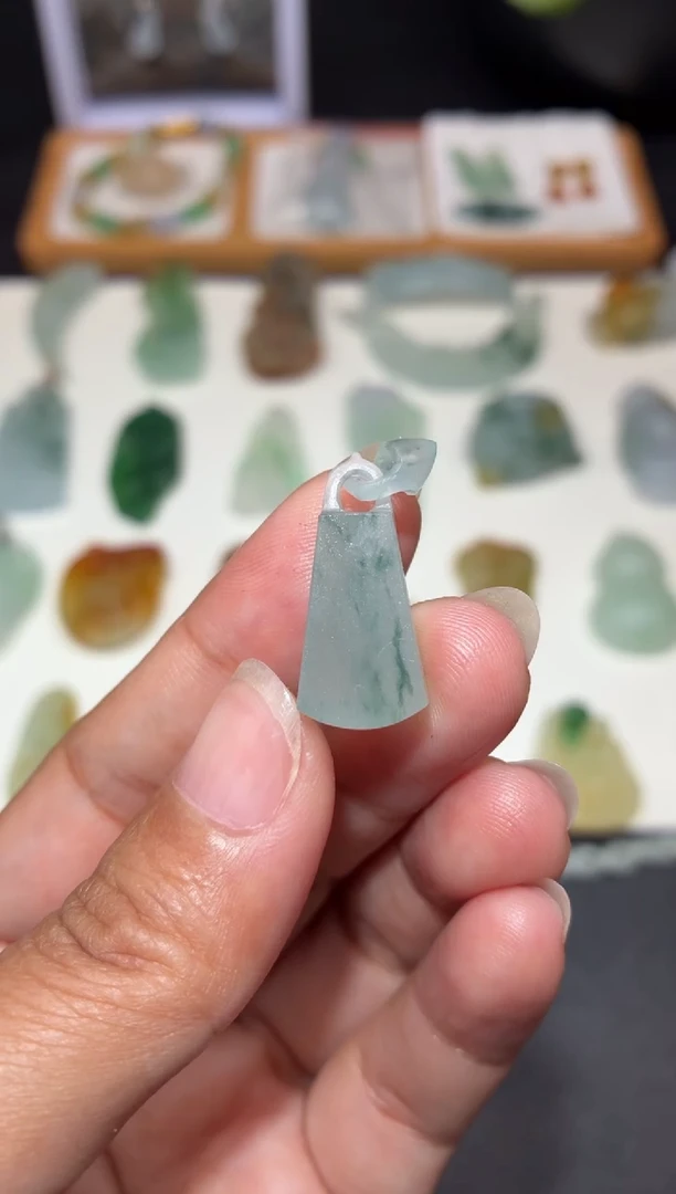 未镶嵌定制翡翠小锁