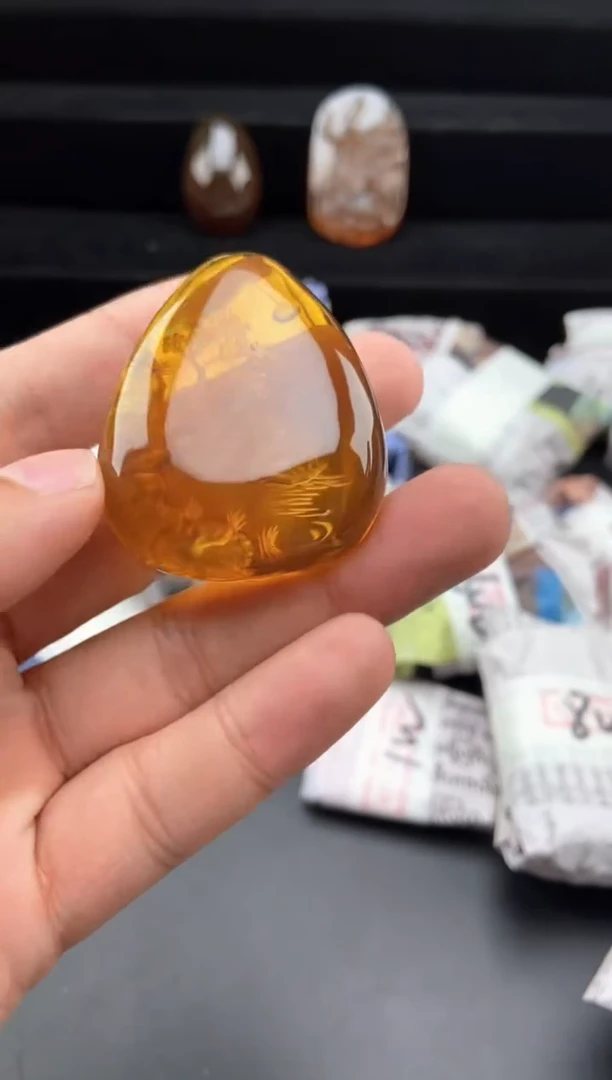 琥珀颈饰未镶嵌阴雕一帆风顺吊坠