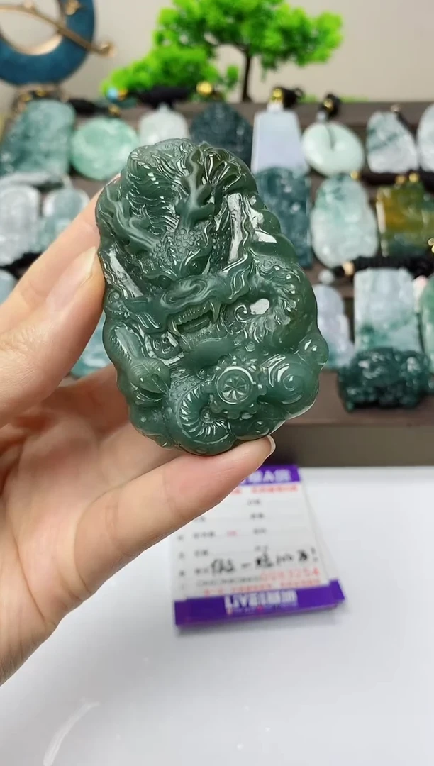 翡翠未镶嵌颈饰