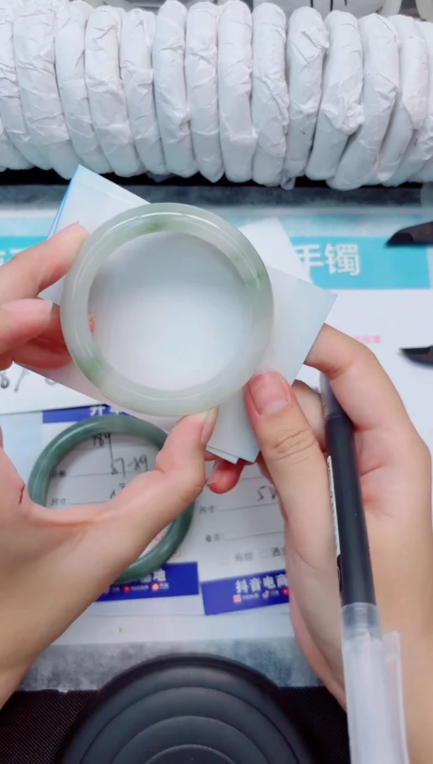 未镶嵌手镯石英质玉190-52