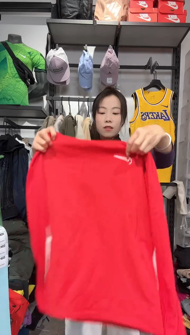 1402   编码 瑕疵款直播间过款为准 尺码 145