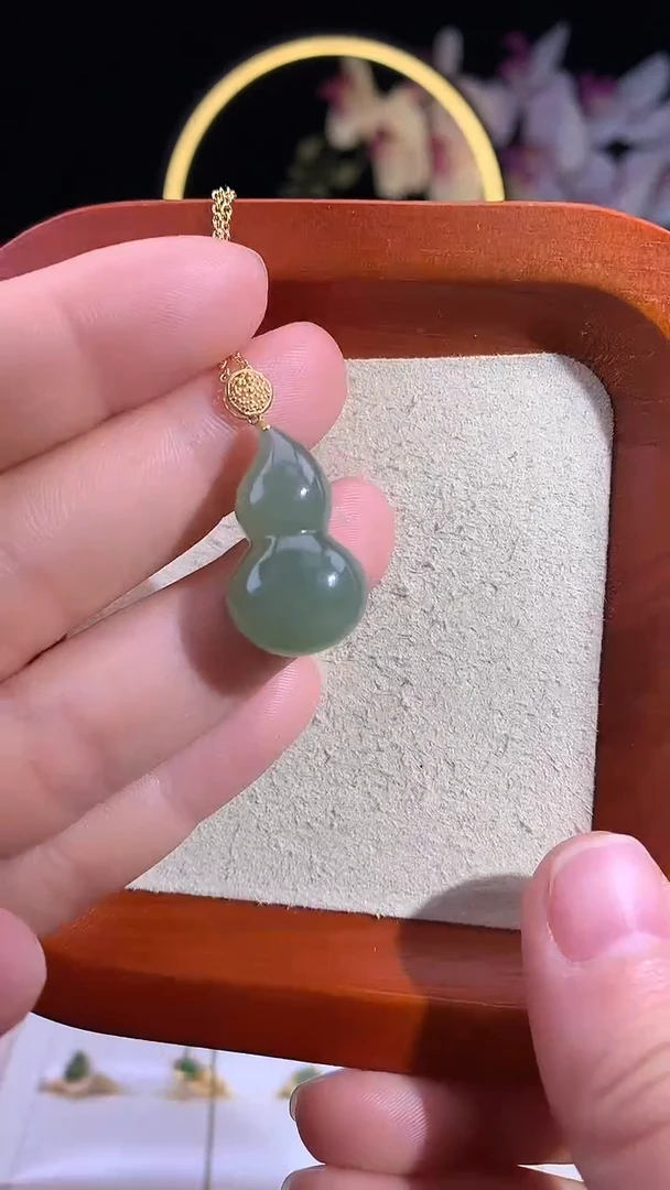 吊坠(赠链)18K金镶嵌和田玉立体葫芦
