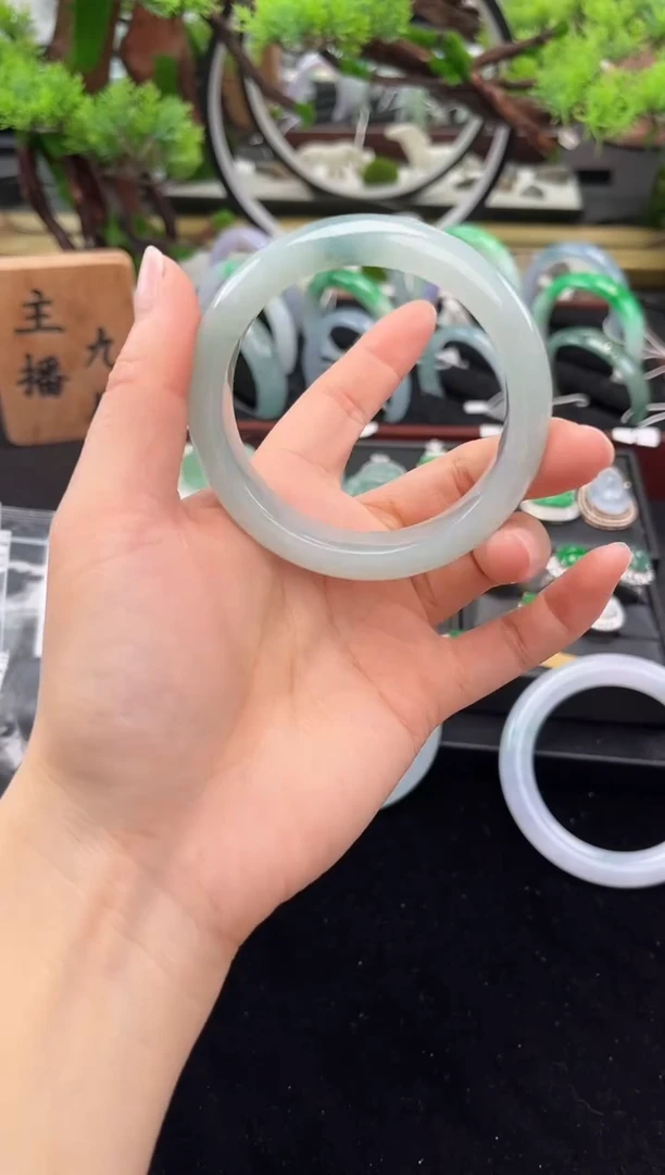 未镶嵌手镯翡翠手镯