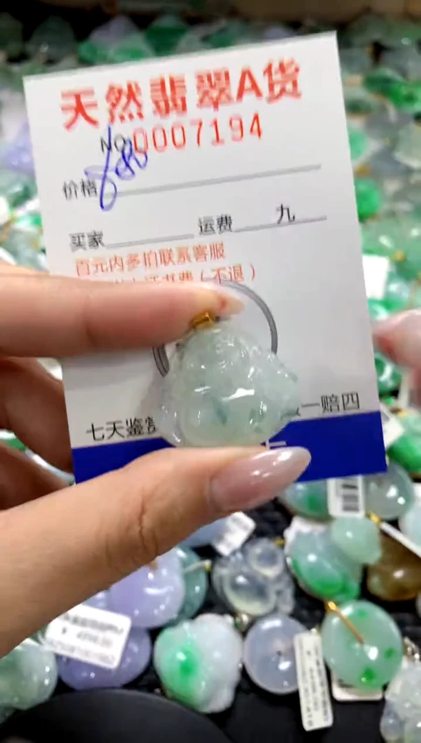 颈饰18K金镶嵌翡翠1111111111111111