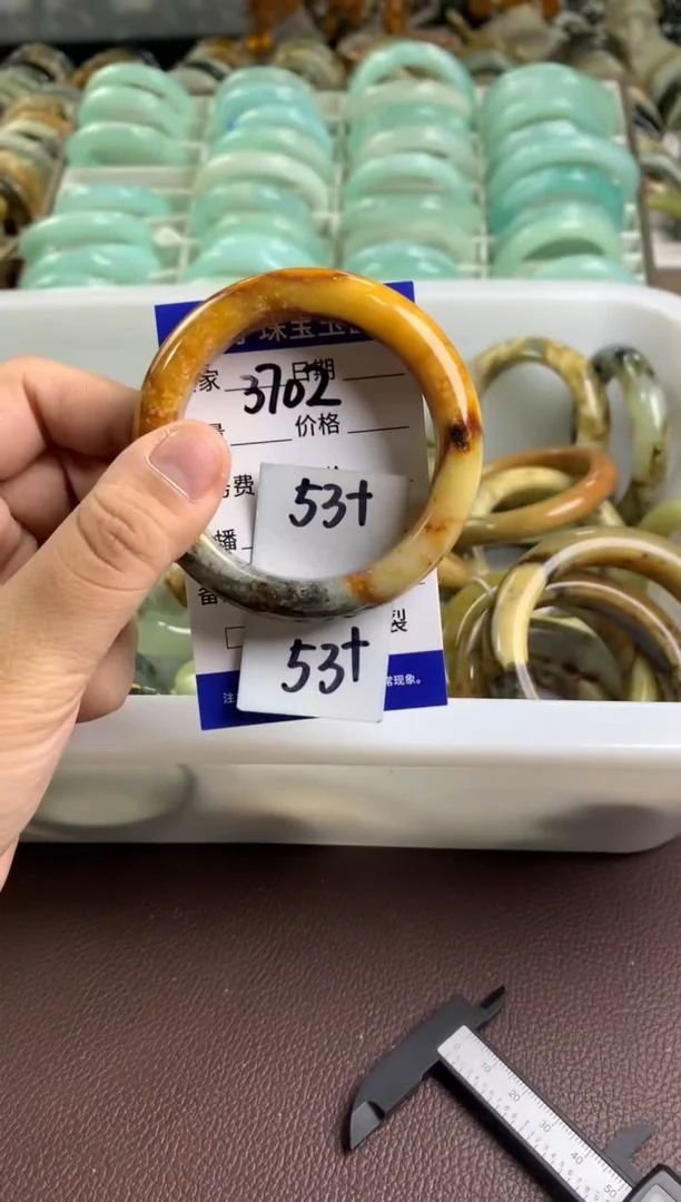 【闪购商品】蛇纹石玉手镯未镶嵌3702