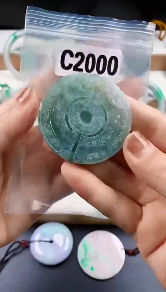 颈饰未镶嵌翡翠天然翡翠吊坠·挂件
