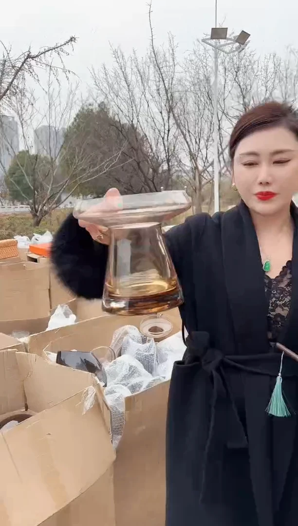 【闪购商品】无铅玻璃祁祁-微瑕花瓶--6IO9N