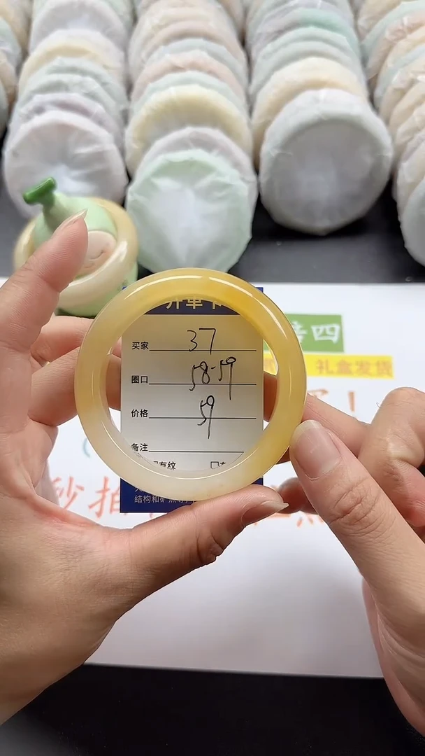 未镶嵌手镯石英质玉37