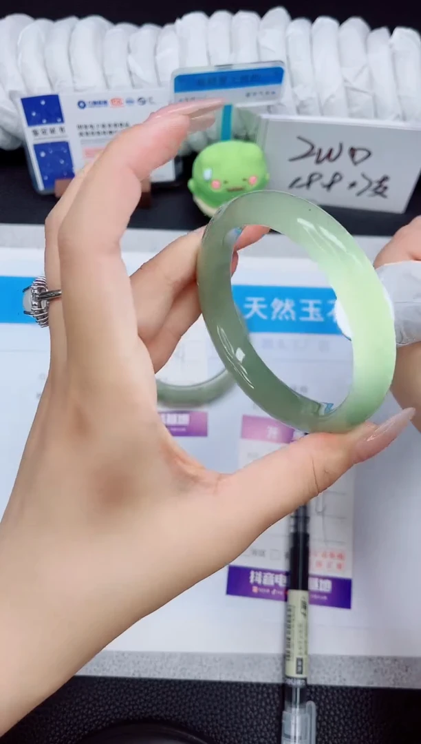 石英质玉手镯未镶嵌151-60.4