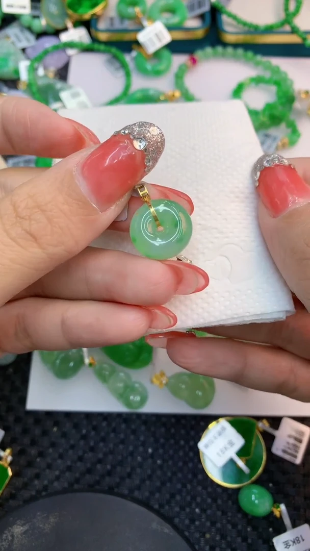 颈饰18K金镶嵌翡翠1