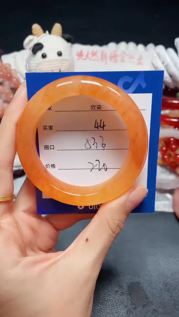 未镶嵌石英质玉手镯44