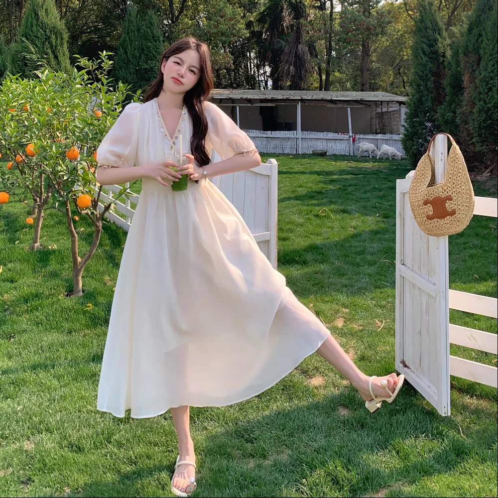 【DG】民族风收腰连衣裙2025夏季新款度假风v领显瘦高腰温柔风长裙