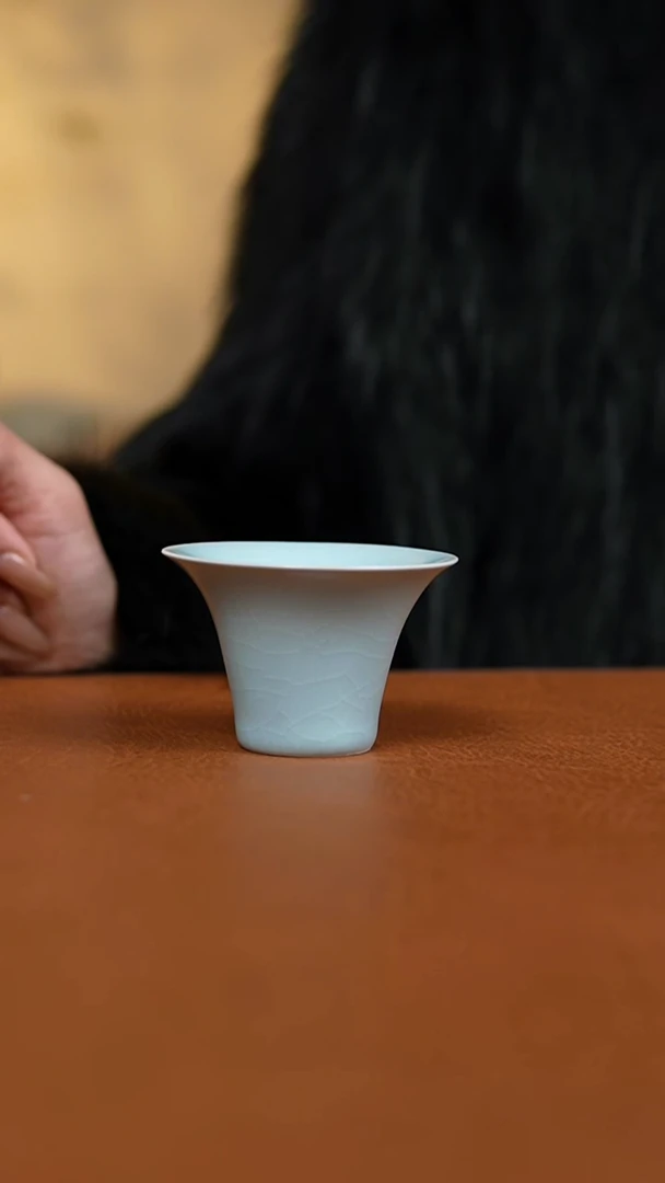 瓷片仿古月白小马蹄杯