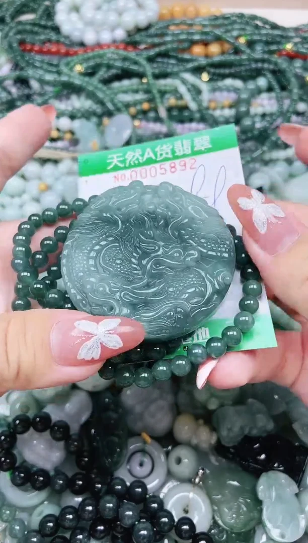 颈饰未镶嵌翡翠翡翠