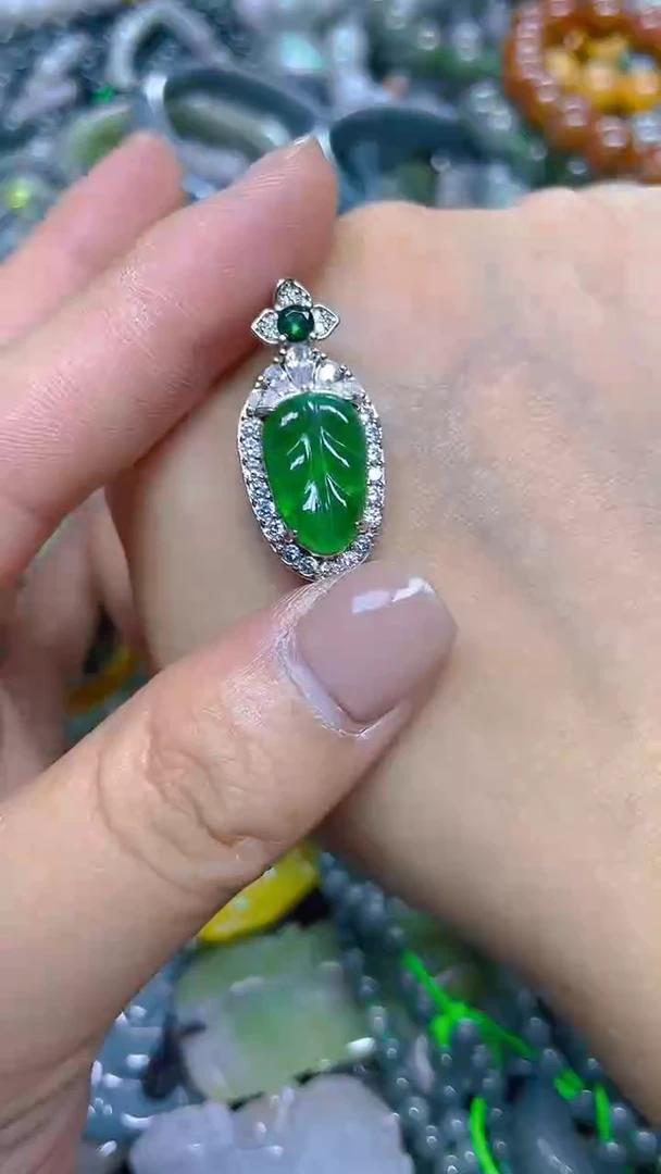 颈饰未镶嵌翡翠/ R /翡翠A货，一件也是批发价