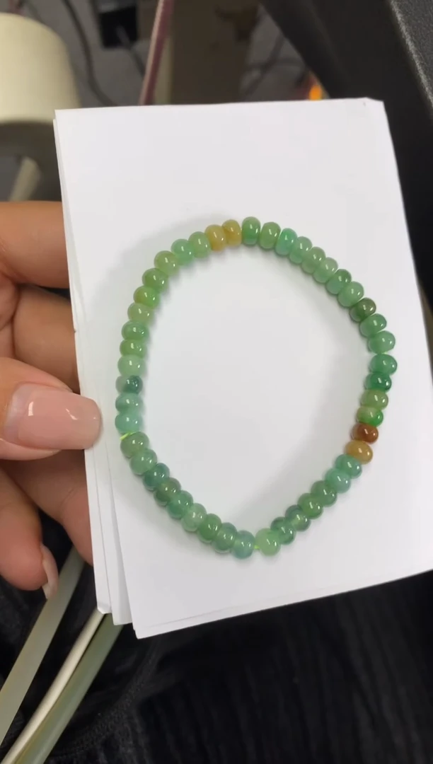 颈饰未镶嵌翡翠净货 卡6