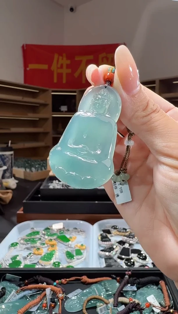 吊坠(不含链)未镶嵌翡翠观音（多样性发其一）