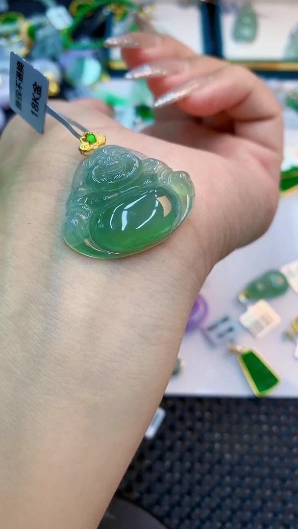 颈饰18K金镶嵌翡翠1